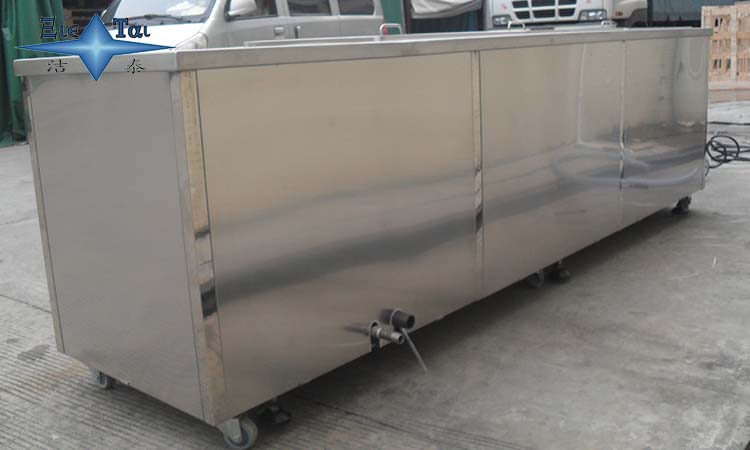 超聲波清洗設備如何發(fā)揮清洗作用？其三大優(yōu)勢是啥？